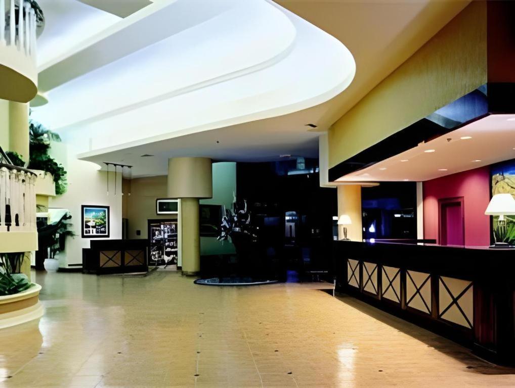 Ontario Gateway Hotel ภายนอก รูปภาพ