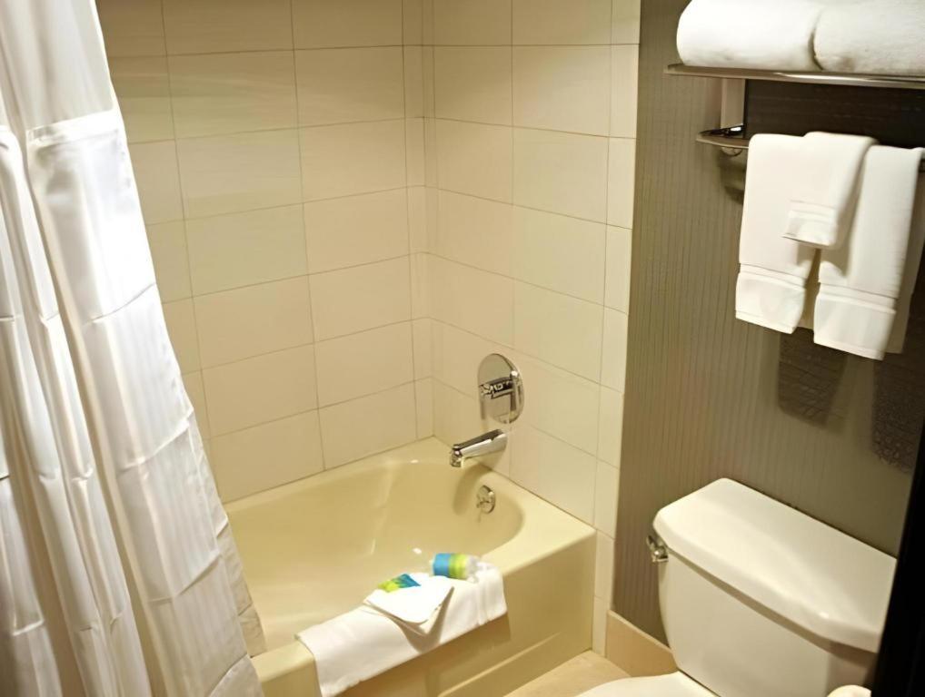 Ontario Gateway Hotel ภายนอก รูปภาพ